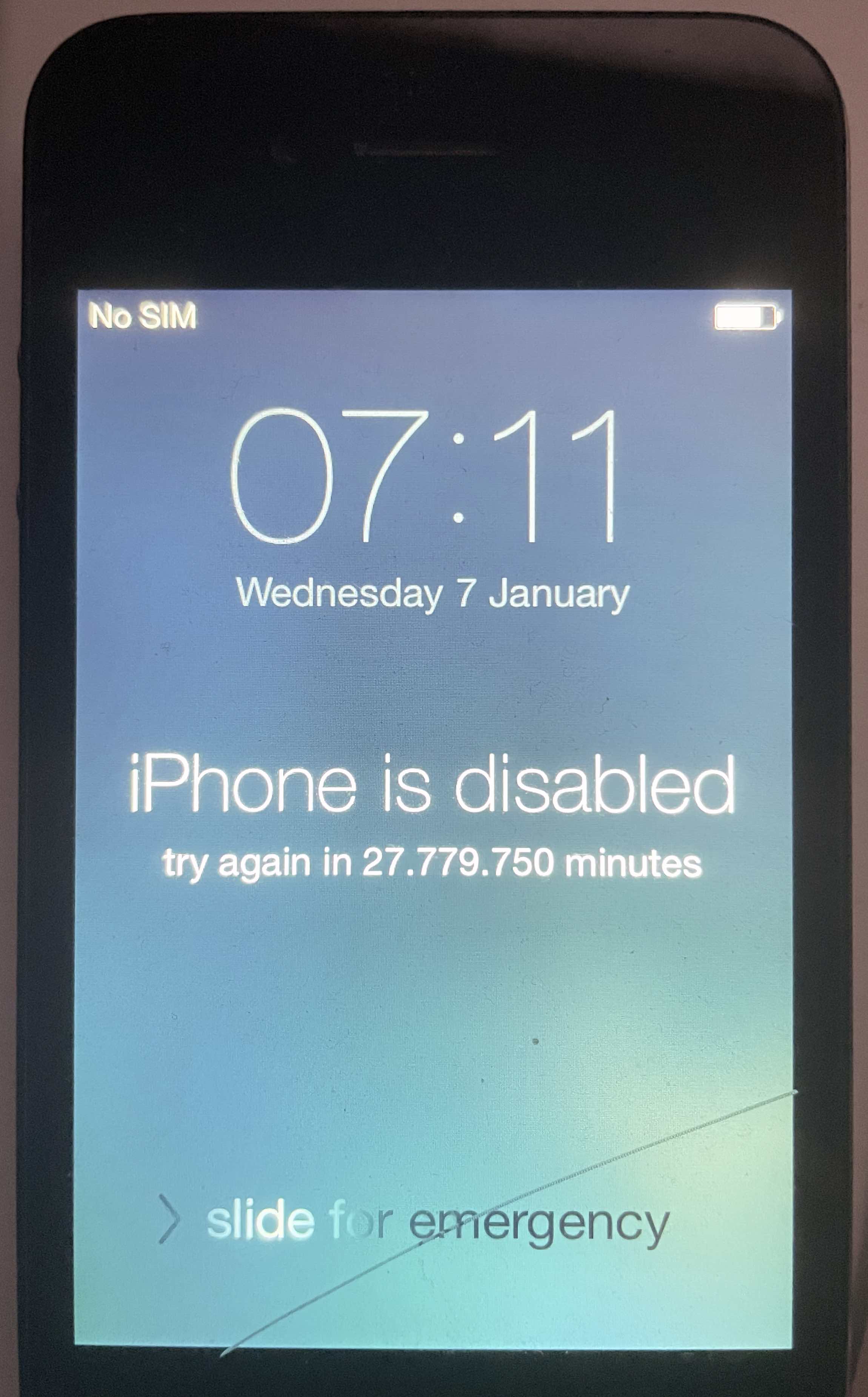 Ho un po’ esagerato in effetti, sono ventisette milioni molto abbondanti. iPhone 6 si sbloccherà tra quasi ventotto milioni di minuti