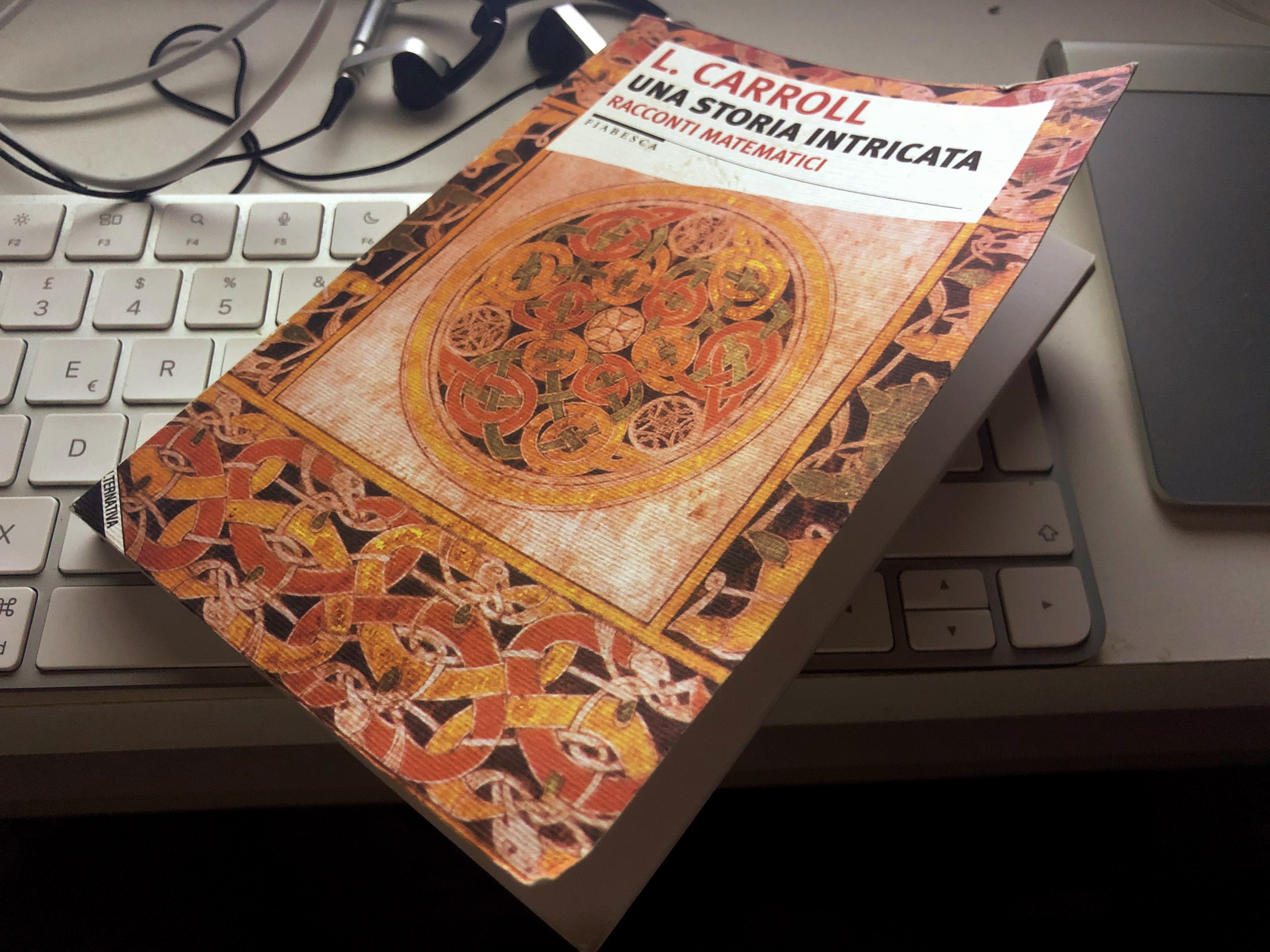 La copertina di Una storia intricata, di Lewis Carroll