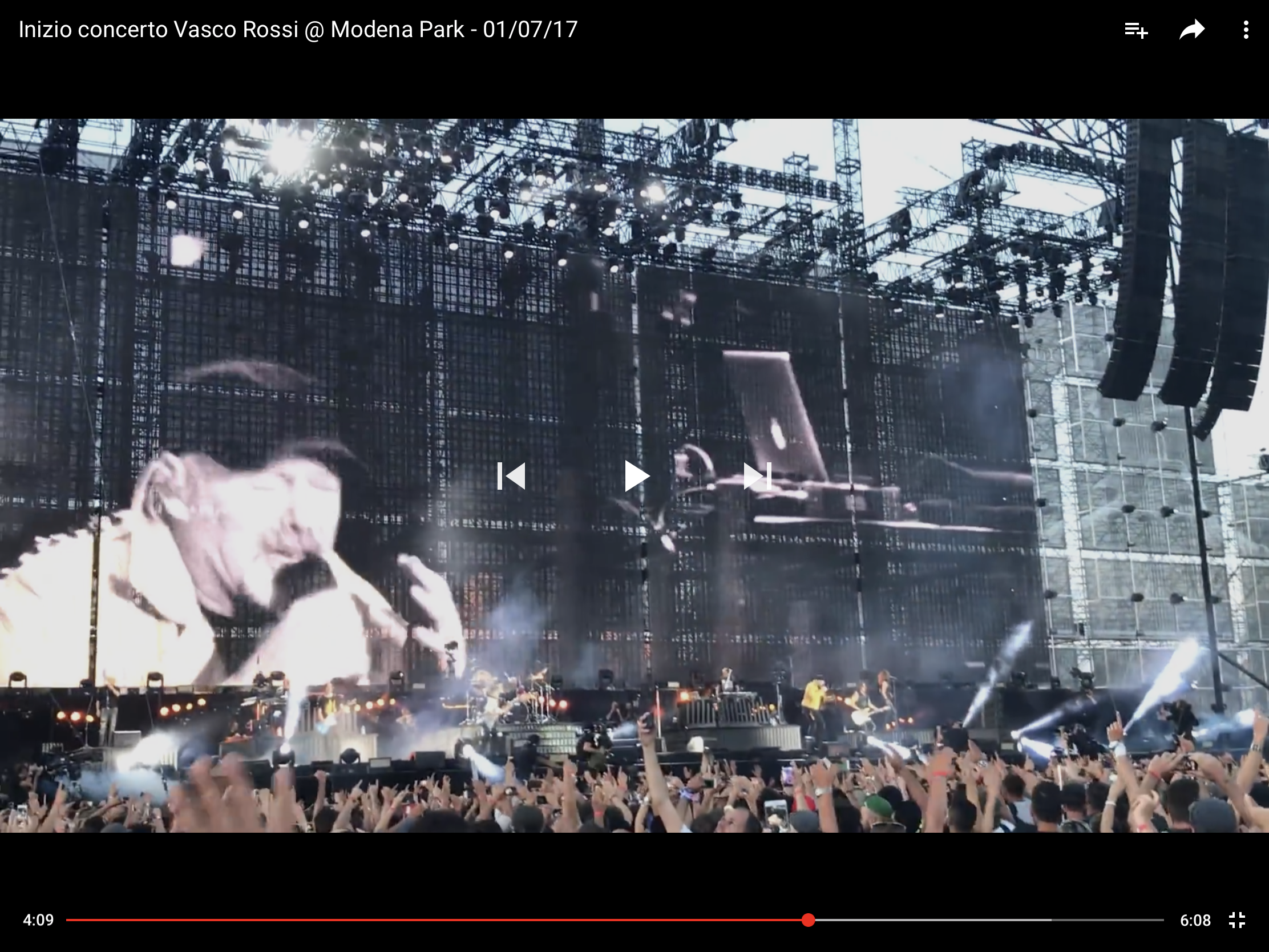 Mac su maxischermo a Modena Park Mac su maxischermo a Modena Park